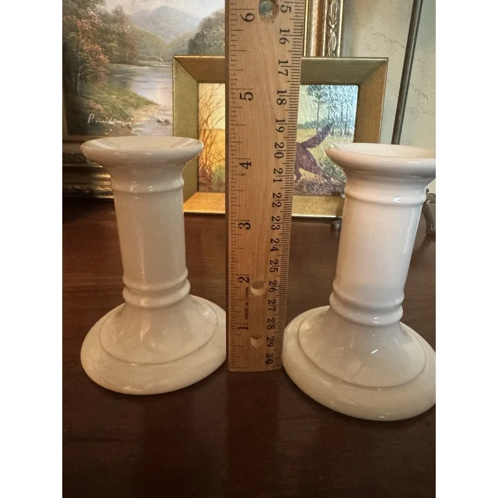 Antique Doulton‎ England White Ceramic Candlestick Pair 1891-1901 Neoclassical
